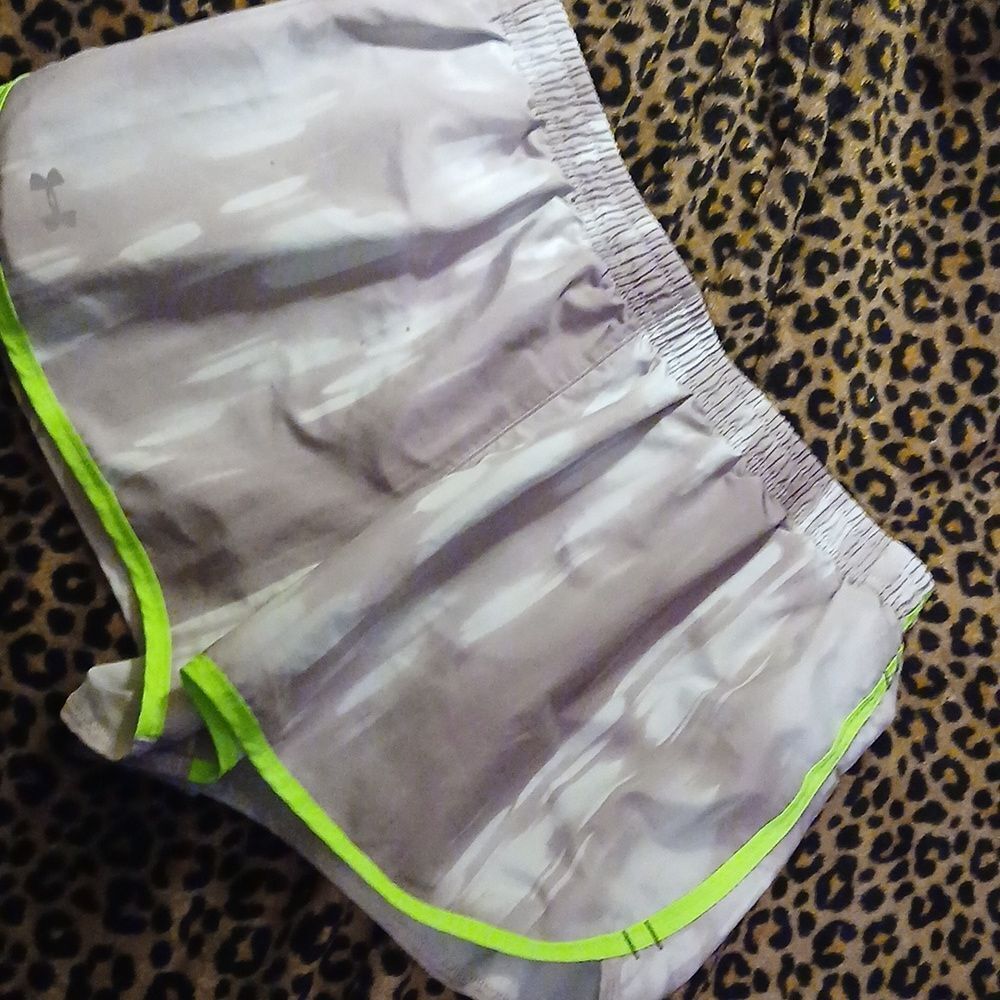 Under Armour Running Shorts With Pocket Womens Size Medium